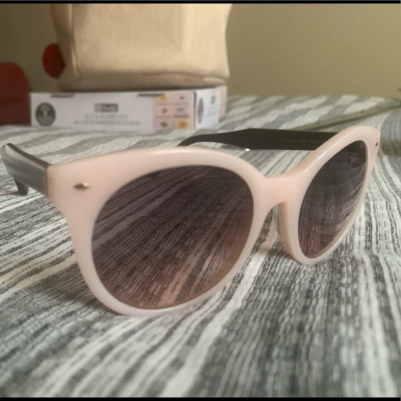 Fossil Sunglasses - Picture 1 of 2
